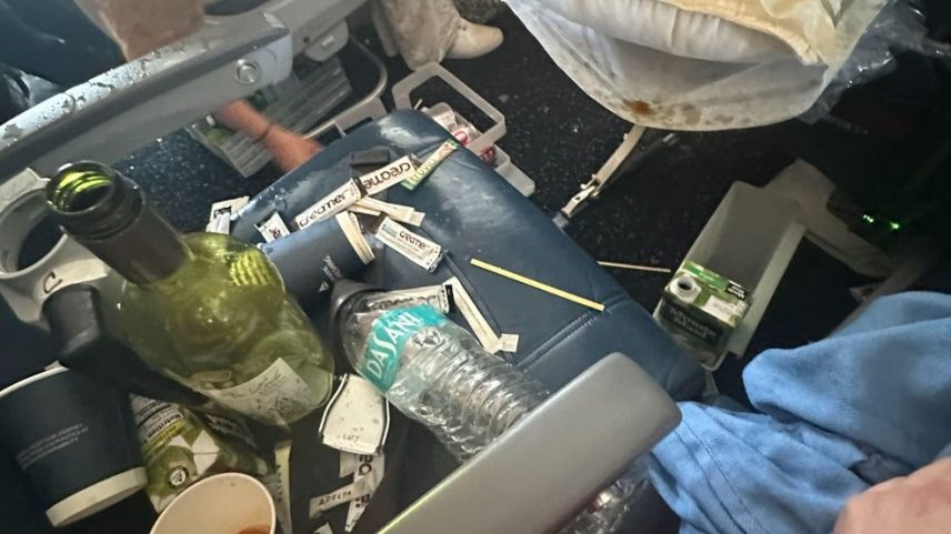 Passageiro de voo que passou por fortes turbulências mostrou como ficou cabine de avião (Foto: Ricardo Hoogesteger / Facebook)