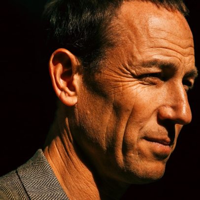 Tobias Menzies destaca impacto de 'The Crown' em sua carreira artística