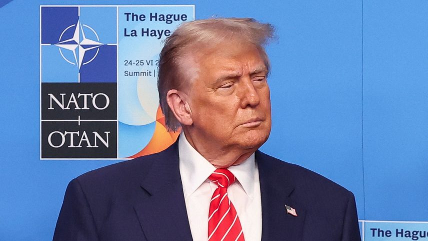 O presidente dos EUA, Donald Trump, posa para uma foto durante uma cúpula da OTAN em Haia, Holanda, em 25 de junho de 2025. (Foto: REUTERS/Yves Herman)