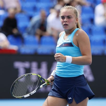 Bouzkova e Bejlek vencem na estreia do torneio de Praga