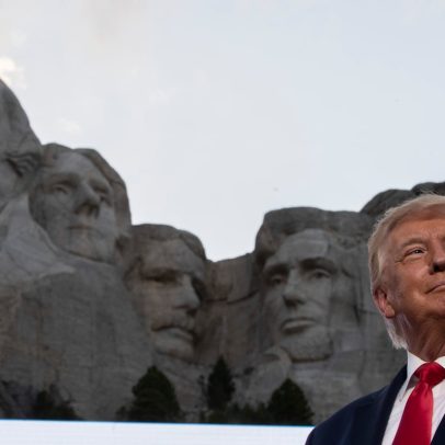 Trump busca reescrever a história dos Estados Unidos para o 250º aniversário