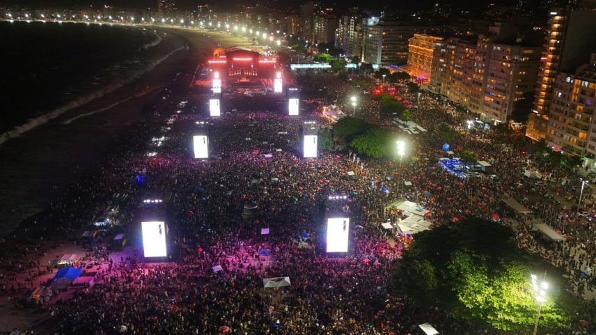 Fãs lotam quatro quarteirões da Praia de Copacabana para ver Lady Gaga (Foto: Fabio Motta / Prefeitura do Rio)