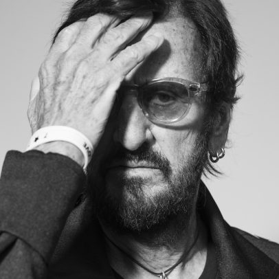 Ringo Starr completa 85 anos e encanta jovens com sua energia no palco