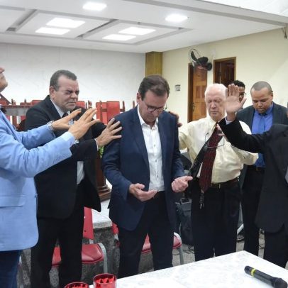Bispo da Universal apoia Paes como pré-candidato ao governo em encontro religioso