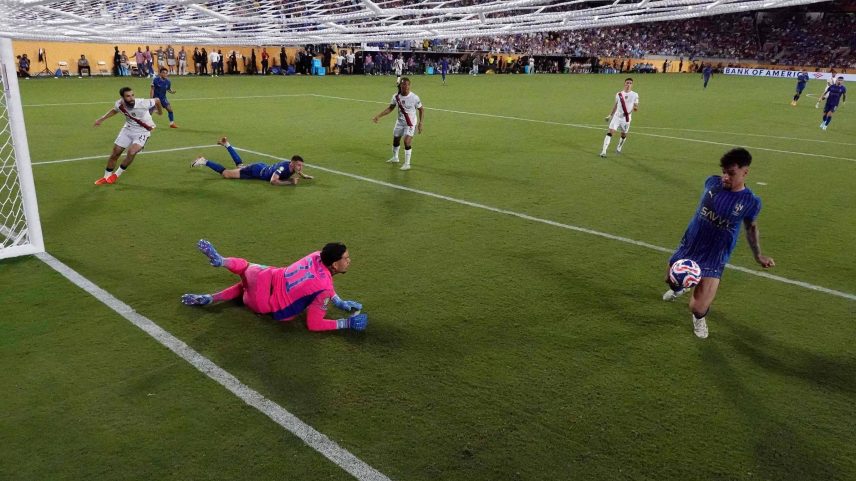 Marcos Leonardo no lance em que ele marcou o quarto gol do Al Hilal sobre o City (Foto: Francois Nel - 1.jul.25/AFP)