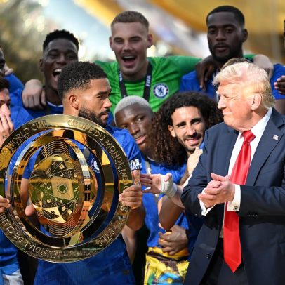 Trump leva troféu do Mundial de Clubes após aparecer em foto dos campeões