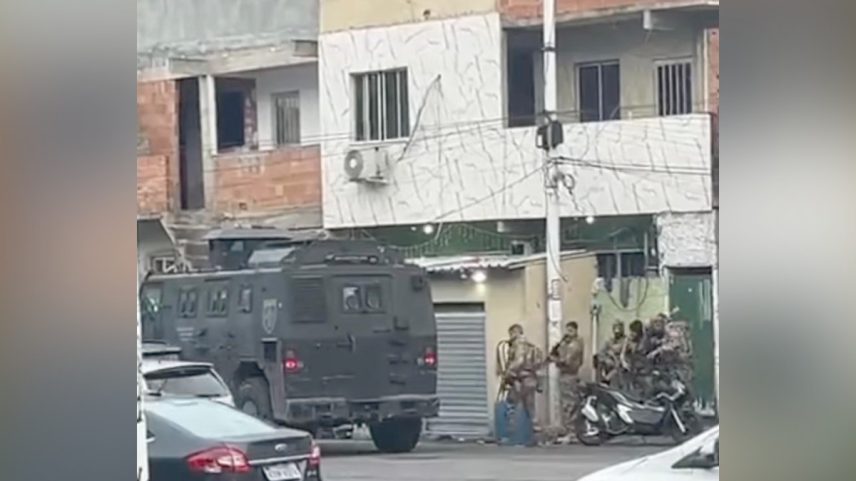 Movimentação policial em Manguinhos (Foto: Fala Manguinhos/Instagram)