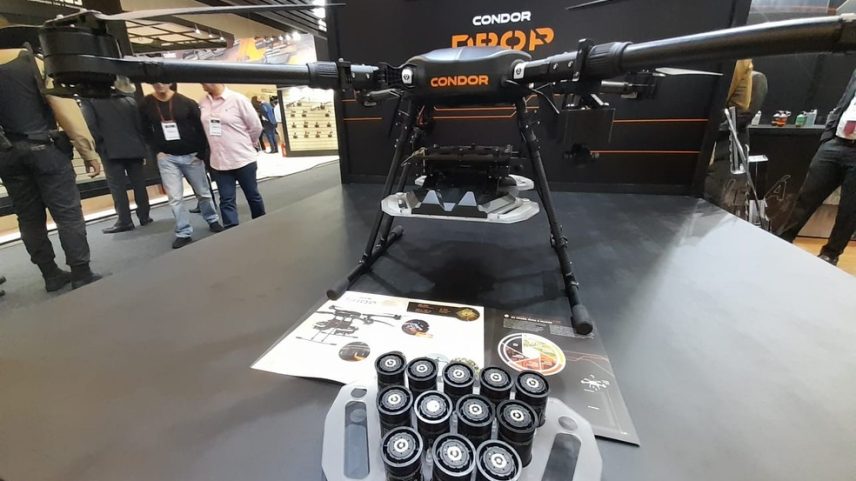 Drone da empresa Condor que tem capacidade de lançar até 24 bombas de gás lacrimogêneo, modelo semelhante ao adquirido pela Prefeitura de Diadema. (Foto: Rodrigo Rodrigues/g1)