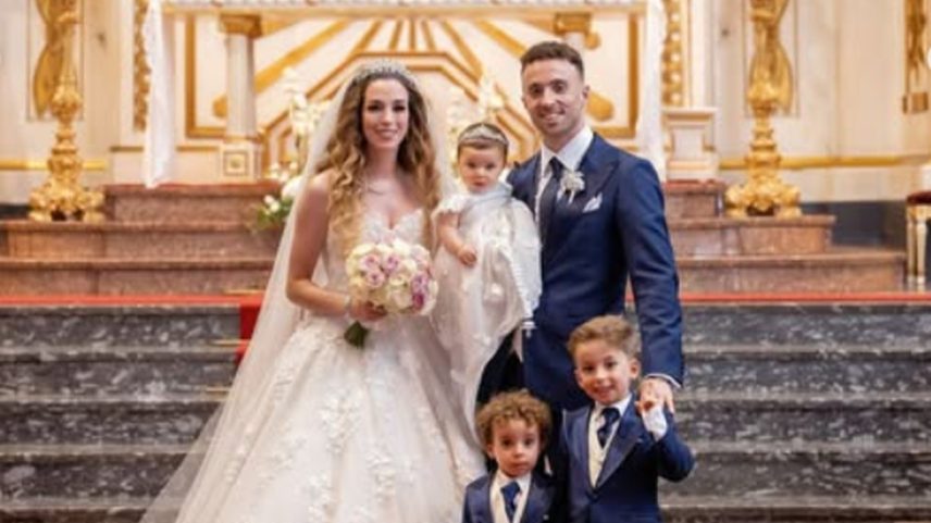 Diogo Jota posa com a mulher, Rute, e os três filhos em casamento (Foto: Instagram)