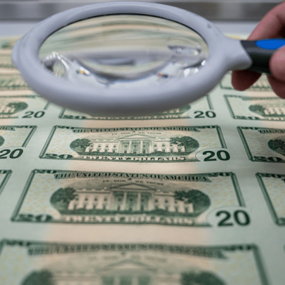 Dólar em queda global é comparado a bolha que pode estourar, afirma HSBC