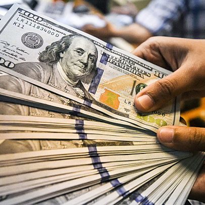 Dólar sobe mais de 2% e ultrapassa R$ 5,60 com novas tarifas de Trump