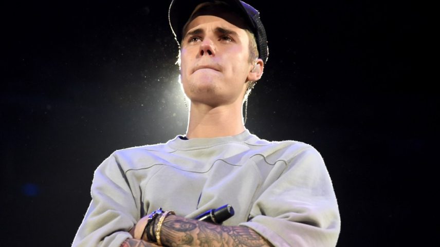 A faixa 'Swag' de Justin Bieber, 'Go Baby', tem o 'tempo certo' para realizar a RCP apenas com as mãos, de acordo com a American Heart Association. (Foto: Reprodução)