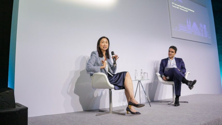 Johanna Chua, head global de economia para emergentes, e Leonardo Porto, economista-chefe para o Brasil, em evento do Citi em São Paulo (Foto: Citi/Divulgação)