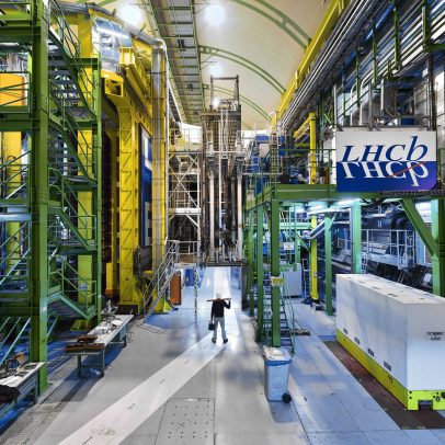 Cientistas encontram pista sobre a sobrevivência da matéria à antimatéria