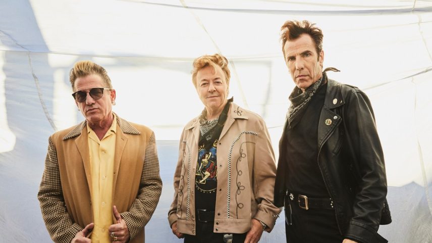 Os ícones do rockabilly, Stray Cats, estão prontos para retornar aos palcos, anunciando sua primeira turnê desde o diagnóstico de doença autoimune de Brian Setzer. (Foto: Reprodução)