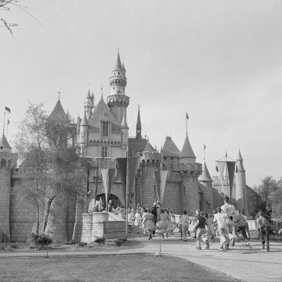 Disney celebra quase 70 anos de magia com fotos do parque na Califórnia