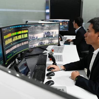 Economia chinesa desacelera enquanto inovações tecnológicas avançam rapidamente