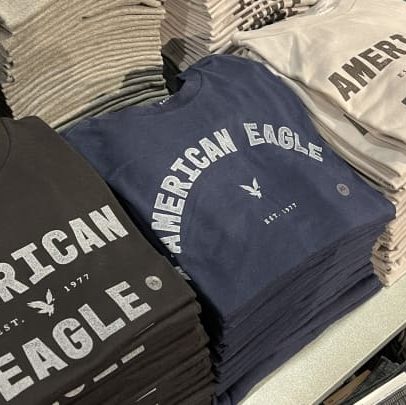 JPMorgan rebaixa American Eagle após alta inspirada em Sydney Sweeney