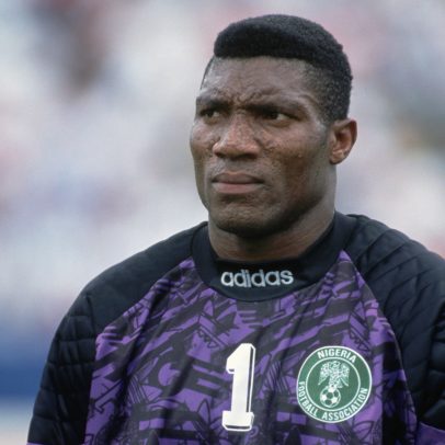 Goleiro nigeriano de Copas do Mundo e ex-La Coruña falece aos 61 anos