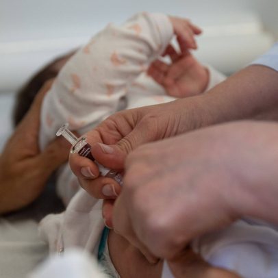 Nova vacina promete reforçar a proteção de bebês contra meningite