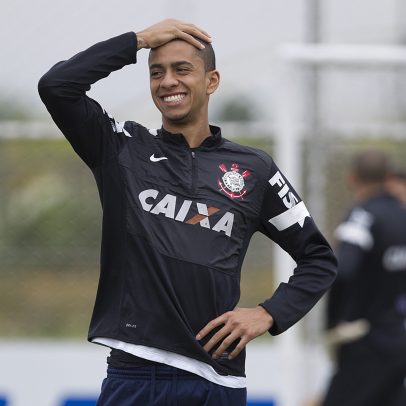 Filho de ex-dirigente é retirado de partida de lendas do Corinthians