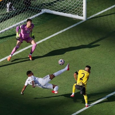 Mbappé se destaca ao marcar em sete competições na mesma temporada