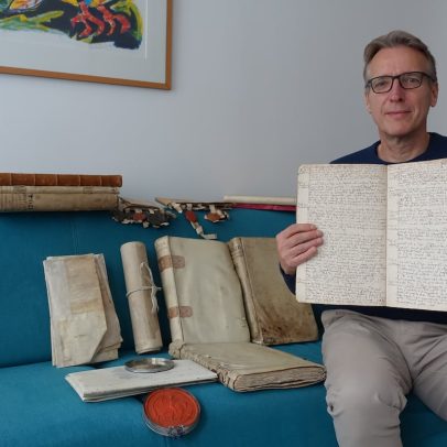 Tesouro de documentos antigos é encontrado em desván na Holanda após roubo de funcionário