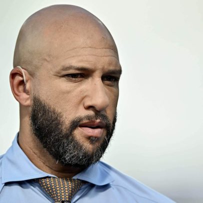 Tim Howard defende que FIFA não deve enfraquecer campanhas contra racismo