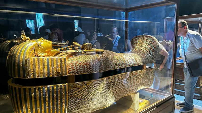 Maior museu dedicado ao Egito Antigo, com 100 mil artefatos, será inaugurado no Cairo (Foto: Khaled Desouki/AFP)