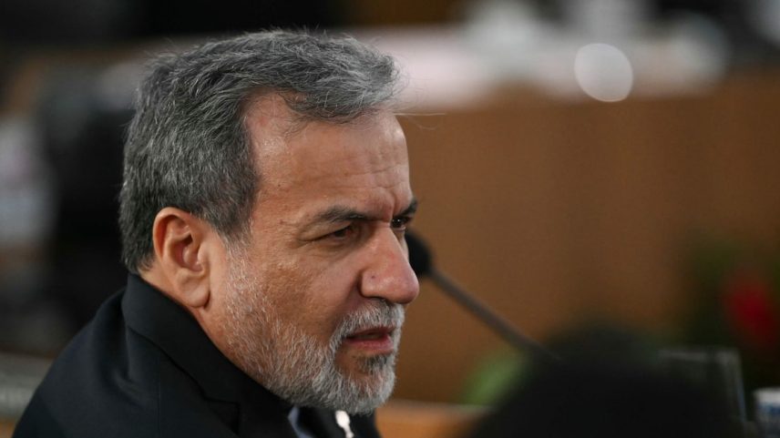 Abbas Araghchi durante reunião da cúpula do Brics no Rio de Janeiro. (Foto: Mauro Pimentel/AFP)
