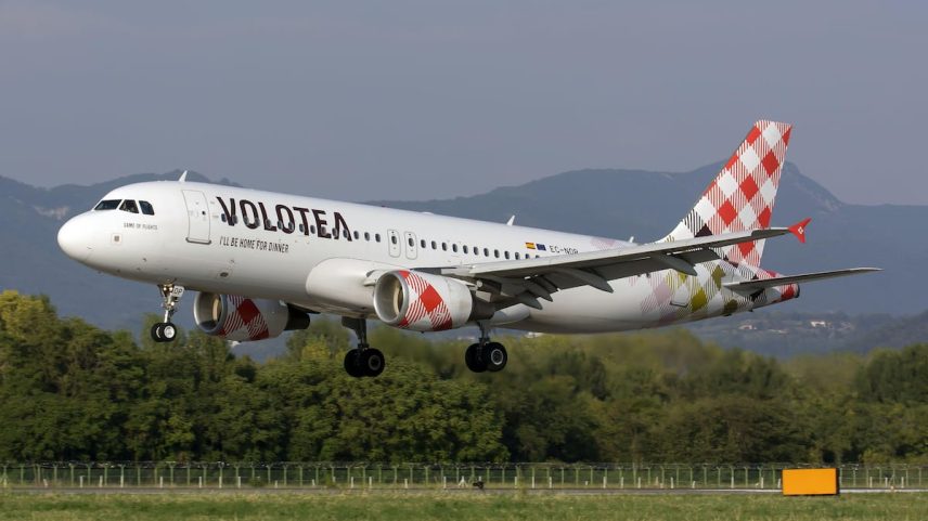 Um Airbus 320 da Volotea aterrizava no aeroporto de Milão Bérgamo, em 2021. (Foto: Fabrizio Gandolfo/SOPA Images/ZUMA Press/Alamy)
