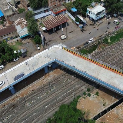 Ponte com curva de quase 90 graus gera polêmica e escândalo na Índia