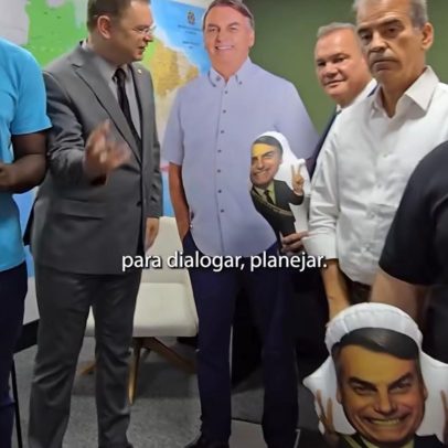 Parlamentares do PL criam boneco de papelão de Bolsonaro após proibição nas redes sociais