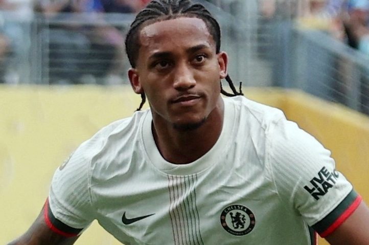João Pedro, atacante do Chelsea, não comemora após marcar contra o Fluminense no Mundial (Foto: VINCENT CARCHIETTA/IMAGN IMAGES via Reuters)