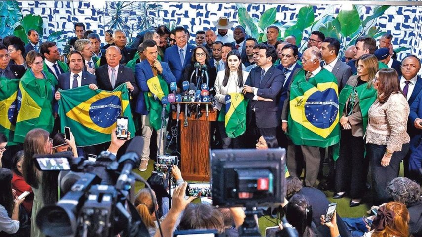 Bolsonaristas dão coletiva na Câmara em pleno recesso: ofensiva para manter Congresso funcionando para pressionar STF foi malsucedida (Foto: Alan Santos/Câmara dos Deputados)