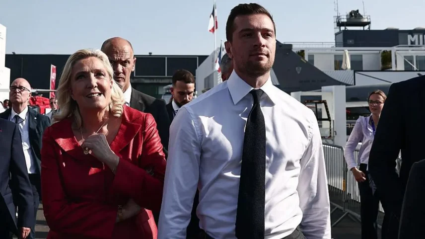 Jordan Bardella, 29, não estava em Paris no momento das operações e não houve comentário imediato de Marine Le Pen (Foto: Getty Images)