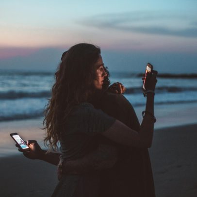 Excesso de telas afeta bem-estar e inspira pessoas a se desconectarem
