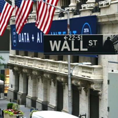 Mercados enfrentam apreensão com recordes do S&P 500 e do bitcoin