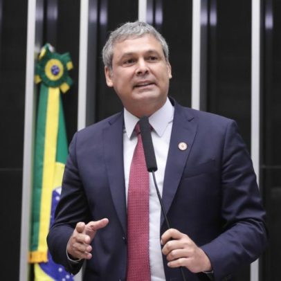 Lindbergh solicita prisão de Eduardo Bolsonaro por suposta traição política