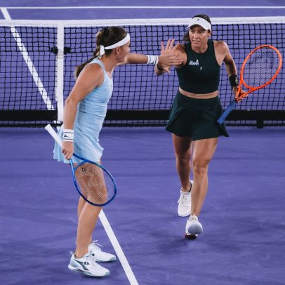 Stefani e Babos vencem na estreia das duplas no torneio do Canadá