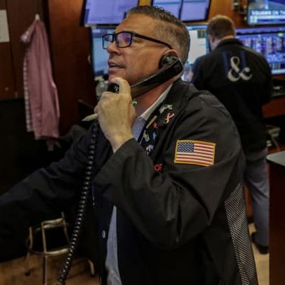 Estratégia simples de opções limita riscos enquanto S&P 500 atinge novos recordes
