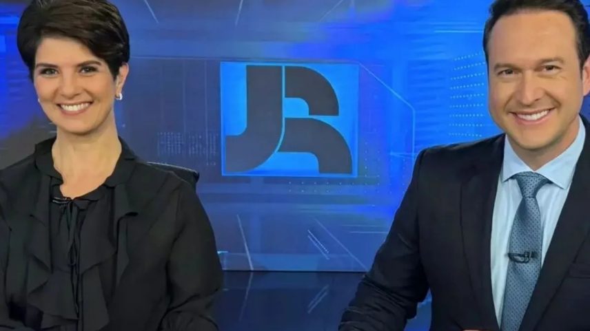 Mariana Godoy substitui Christina Lemos, que acaba de retornar das férias (Foto: Record/Reprodução)