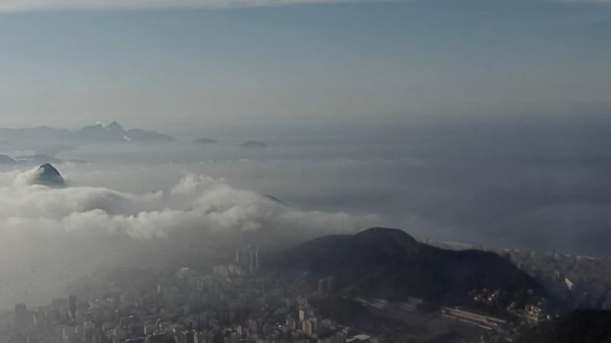 Rio amanheceu com névoa nesta quinta-feira — Foto: Reprodução / TV Globo