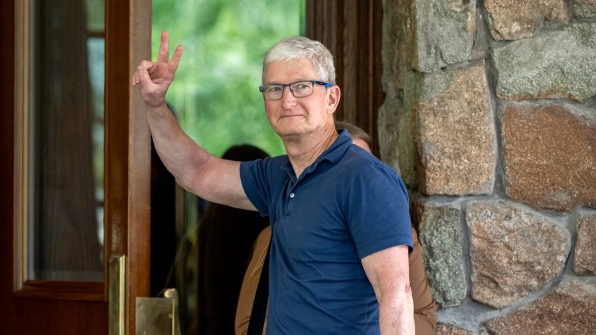 Tim Cook, CEO da Apple, comemorou recorde de vendas no segundo trimestre (Foto: Bloomberg)