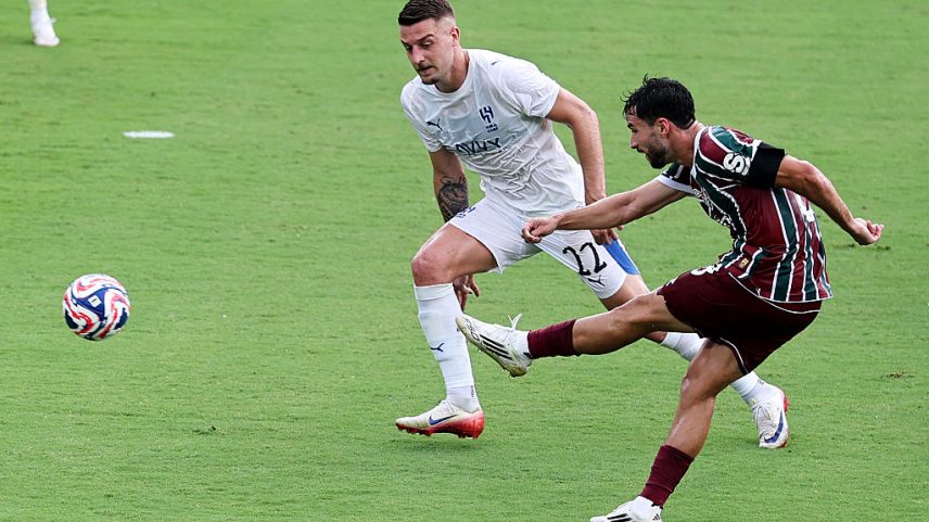 Martinelli chuta no ângulo da meta do Al-Hilal: abrindo o placar em Orlando (Foto: Carmem Mandato/ Fifa/Getty Images)