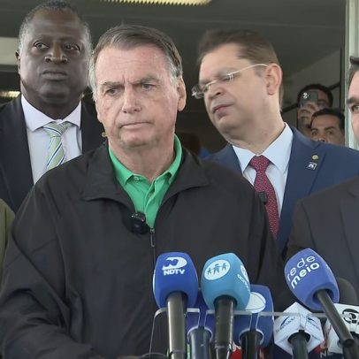 Bolsonaro se declara inocente e defende Eduardo em visita aos Estados Unidos