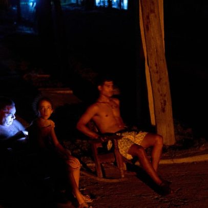 Cuba enfrenta crise profunda com falta de luz, turistas e recursos financeiros