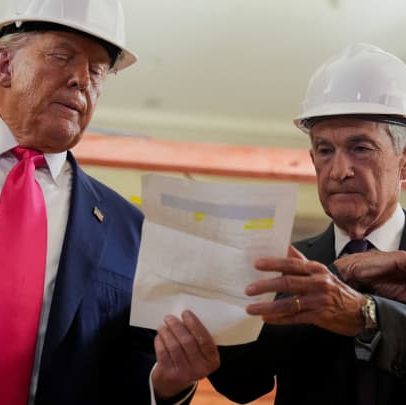 Mercado se prepara para abertura com visita do Fed e cortes de gastos da Intel