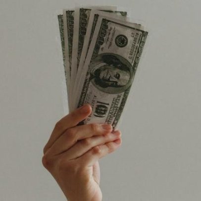 10 sinais de que você realmente ama dinheiro demais