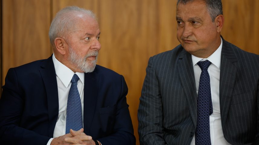 Presidente Lula (PT) e Rui Costa (Casa Civil) em evento no Palácio do Planalto (Foto: Pedro Ladeira/Folhapress)